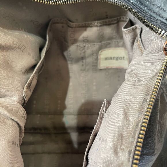 Margot black leather shoulder/Crossbody bag with rustic hardwares  . - Picture 9 of 10